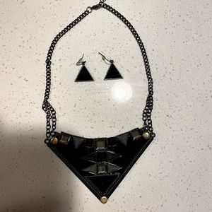 Necklace and earring set!